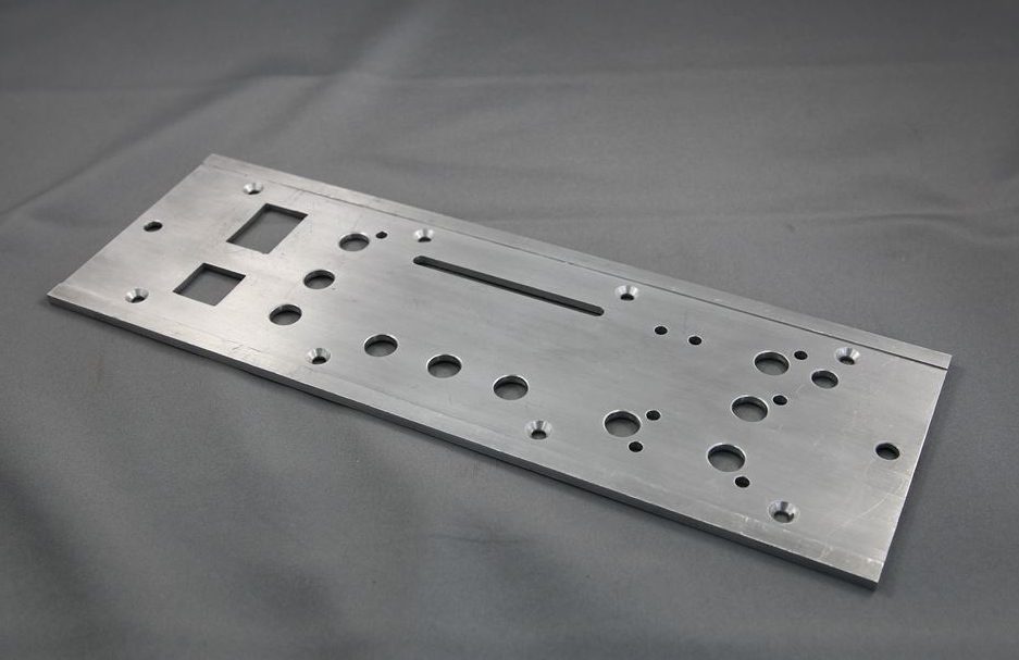 アルミ 切削加工部品 3|マシニング|切削加工事例|難削材・ステンレスの切削加工 株式会社タカヤマ
