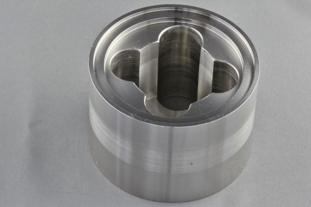 ステンレス｜切削加工事例｜難削材・ステンレスの切削加工 株式会社タカヤマ
