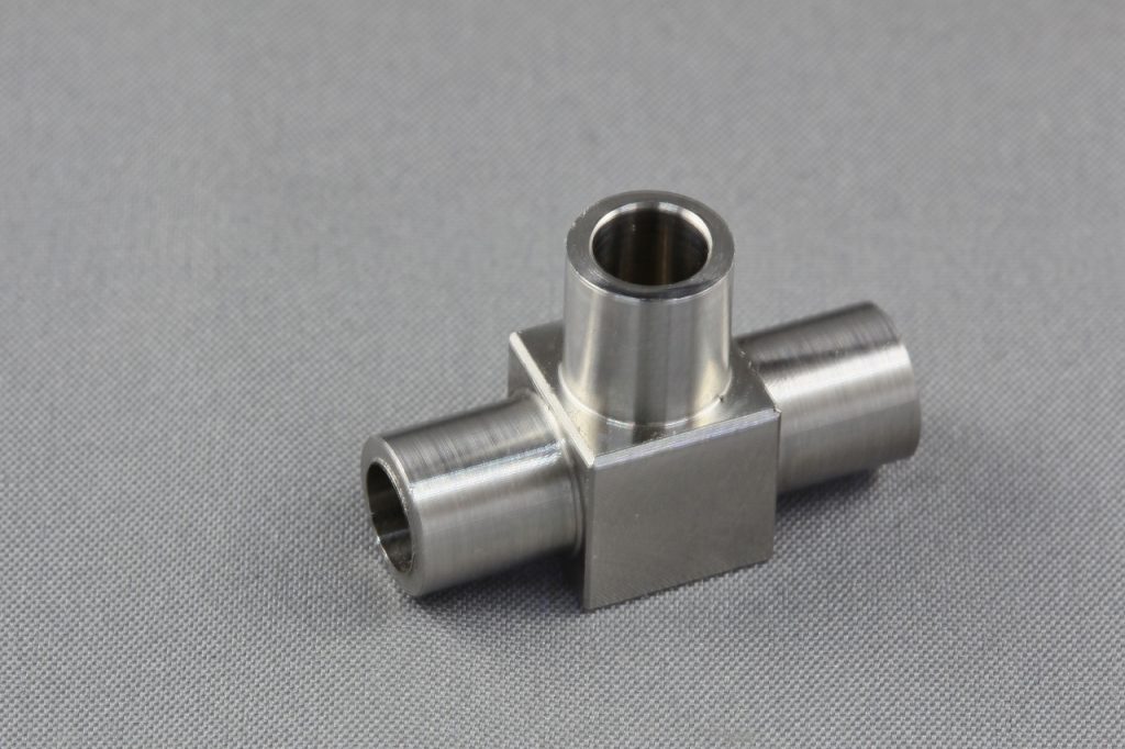 ステンレス｜切削加工事例｜難削材・ステンレスの切削加工 株式会社タカヤマ